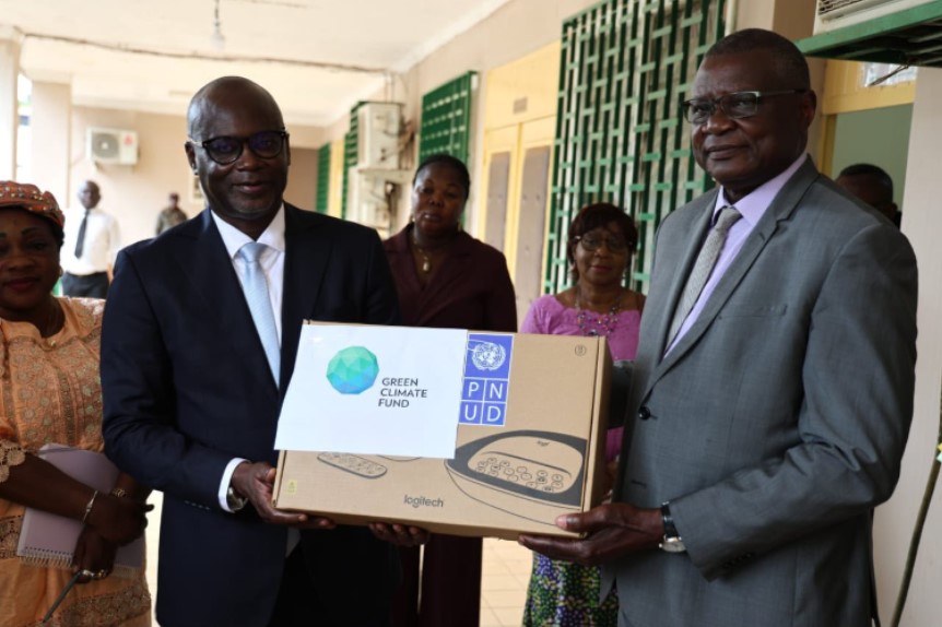 Centrafrique : le PNUD dote le ministère de l’Environnement en équipements informatiques pour accélérer l’accès aux financements climatiques